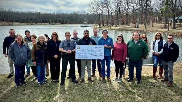 MDC staff and City of Bonne Terre hold grant check