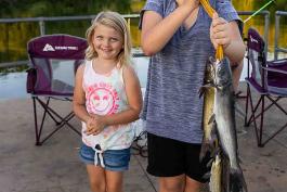 2 kids fishing from the dock