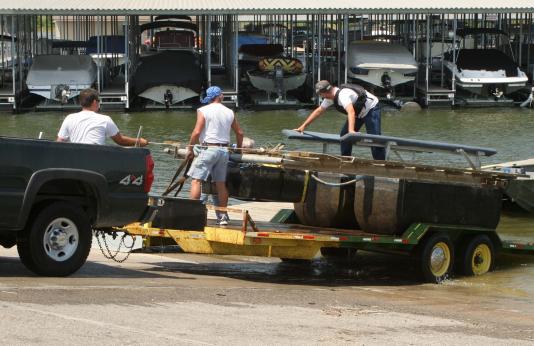 Photo of zebra-mussel-infested boatlift removed from Smithville Lake