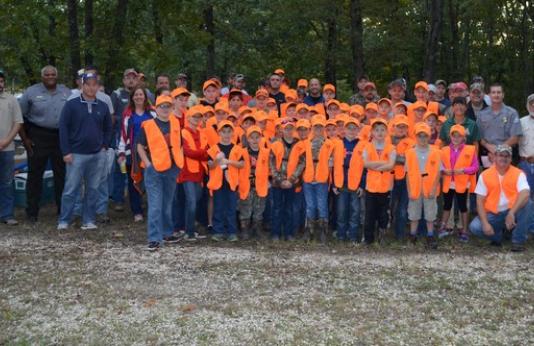 group photo of 2017 Youth Deer Hunting Clinic 