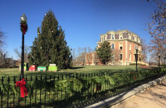 2018 governor's mansion Christmas tree 